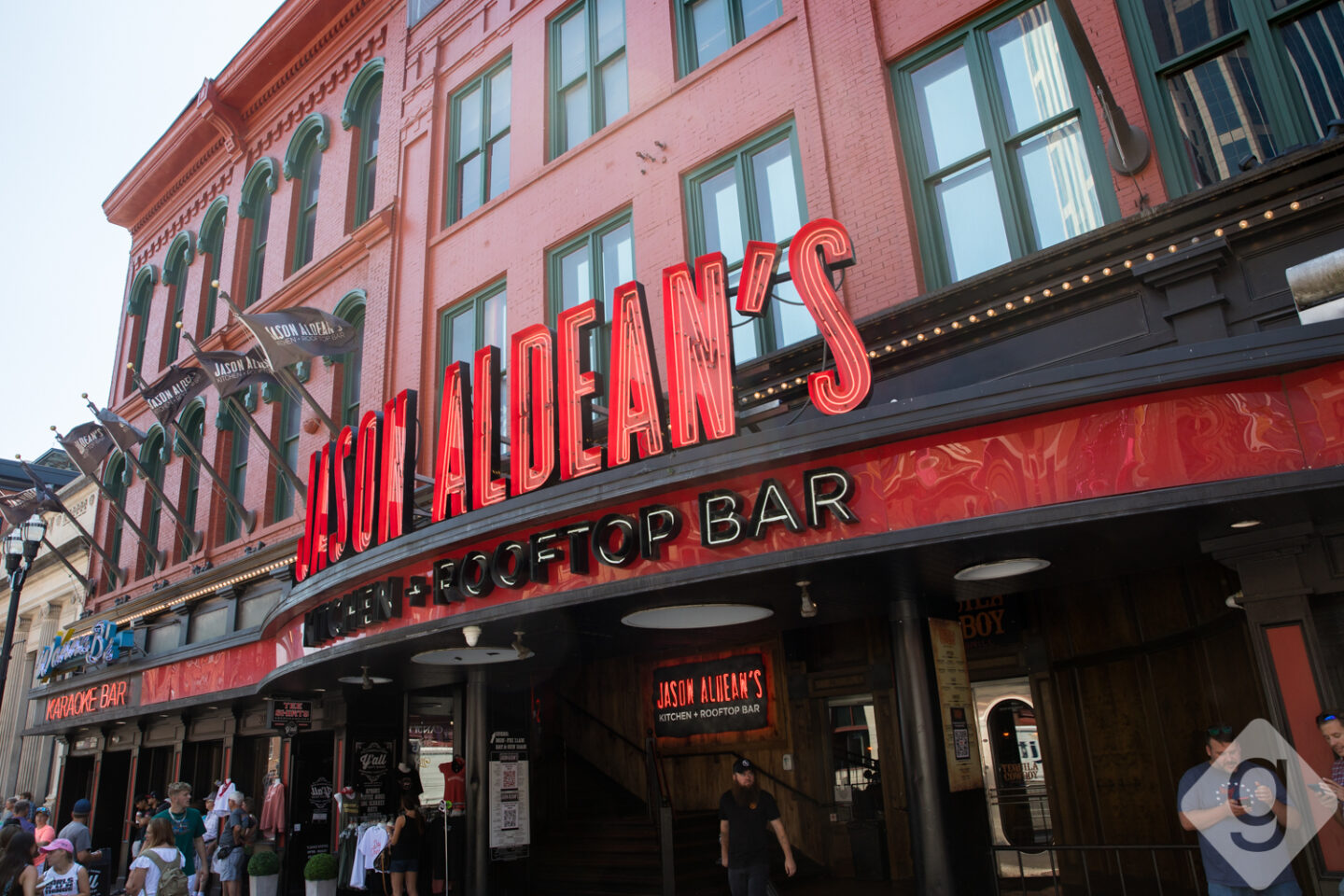What bars do celebrities go to in nashville?