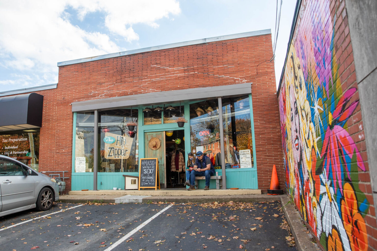 Hip Zipper Nashville Guru