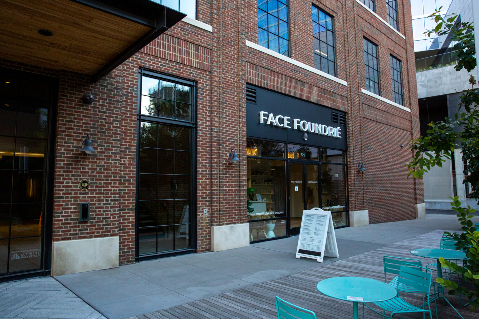 FACE FOUNDRIÉ Nashville Guru